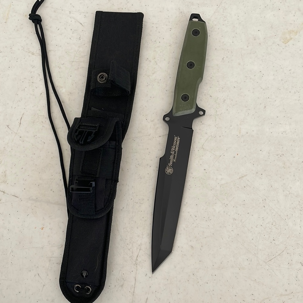 Smith and Wesson Knife